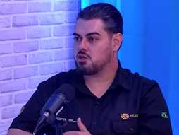 Cliente fazendo depoimento