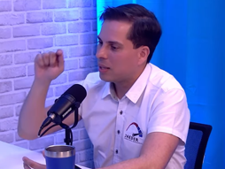 Cliente fazendo depoimento